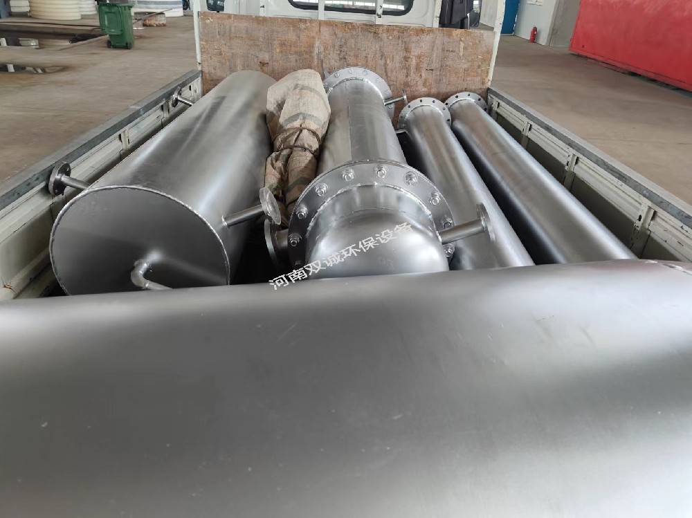 新鄉(xiāng)市某公司廢水回收塔，廢水冷凝器，油水分離器發(fā)貨